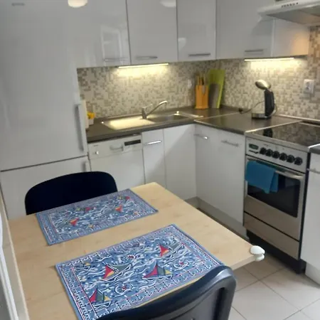 With Garden Access Estetino