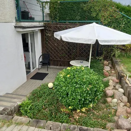 With Garden Access Lejlighed *